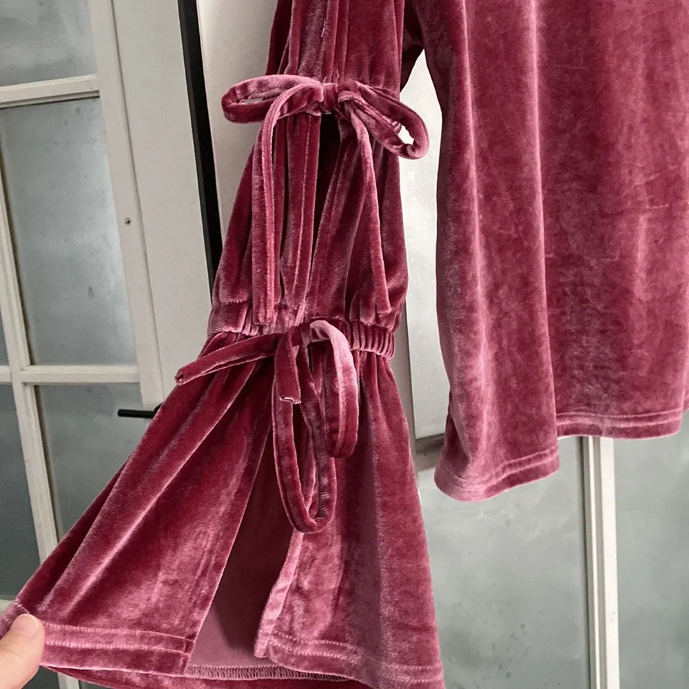 NWOT women’s velvet bow sleeves blouse - Picture 2 of 6